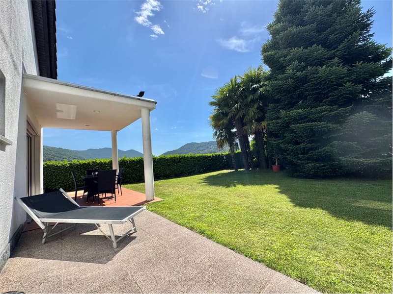 Prestigious independent villa for sale surrounded by greenery in Gentili (6)