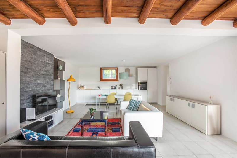 Großes 3.5-Zimmer-Wohnung mit Charme im Zentrum von Stabio (3)