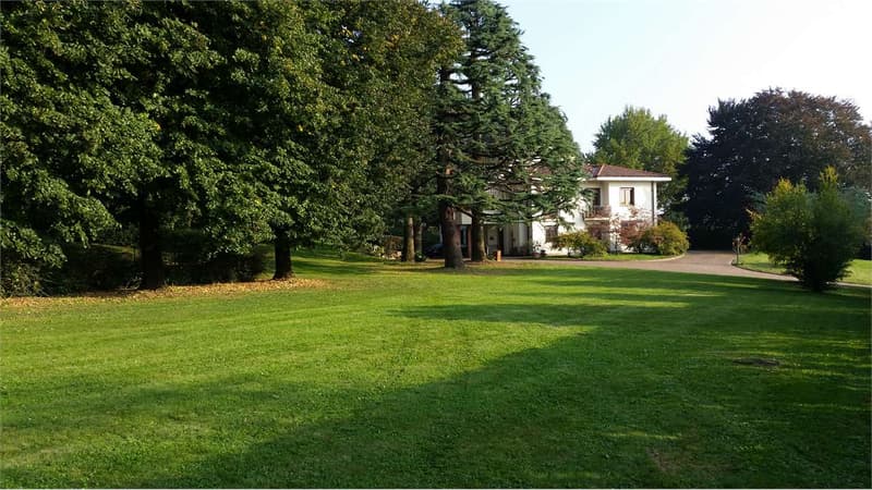 Exclusive property immersed in the nature of Brianza lecchese - Mera (1)