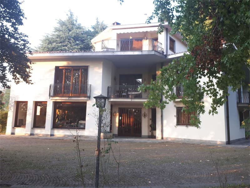 Exclusive property immersed in the nature of Brianza lecchese - Mera (7)