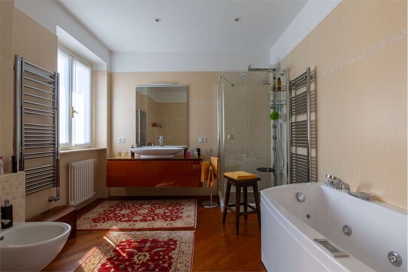 PRESTIGIOUS RESIDENCE WITH LAKE MAGGIORE VIEW (9)