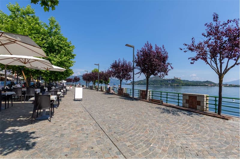 PRESTIGIOUS RESIDENCE WITH LAKE MAGGIORE VIEW (13)