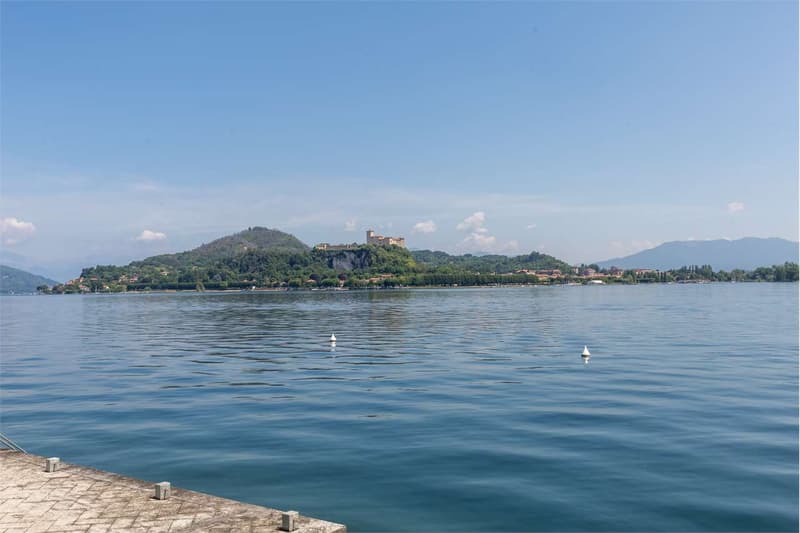 PRESTIGIOUS RESIDENCE WITH LAKE MAGGIORE VIEW (11)
