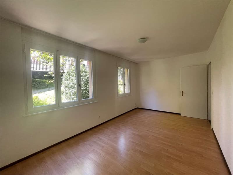 Appartement lumineux de 3,5 pièces à Gentilino avec grande terrasse couverte et vue (5)