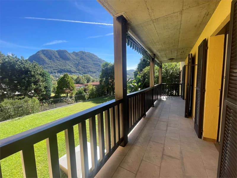 Appartement lumineux de 3,5 pièces à Gentilino avec grande terrasse couverte et vue (1)