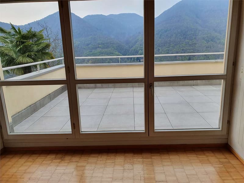 Splendida Casa a schiera di 3 livelli con giardino a Monteggio - Ponte (4)