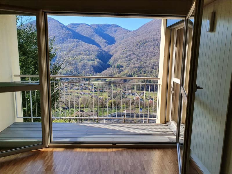 Splendida Casa a schiera di 3 livelli con giardino a Monteggio - Ponte (2)