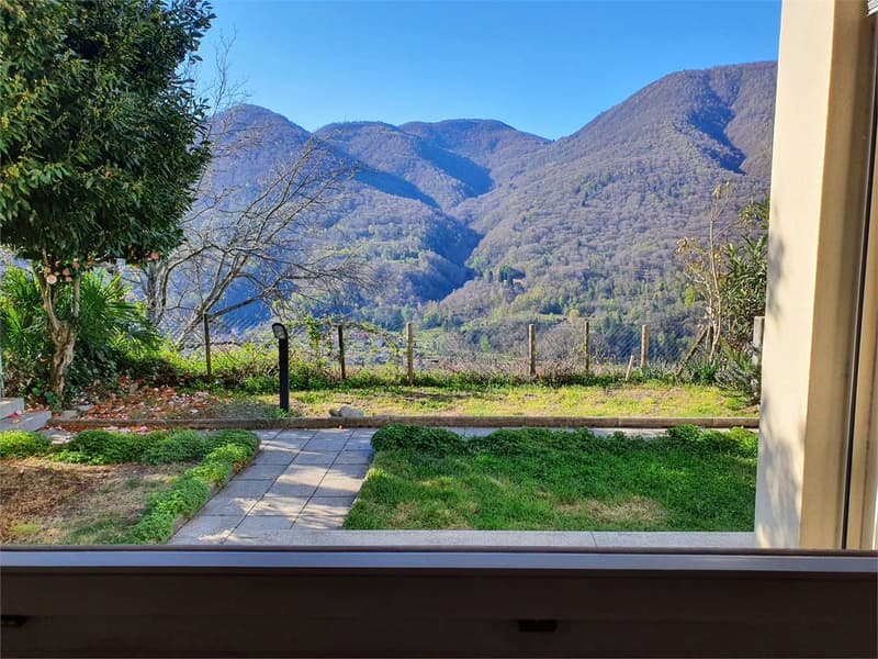Splendida Casa a schiera di 3 livelli con giardino a Monteggio - Ponte (7)