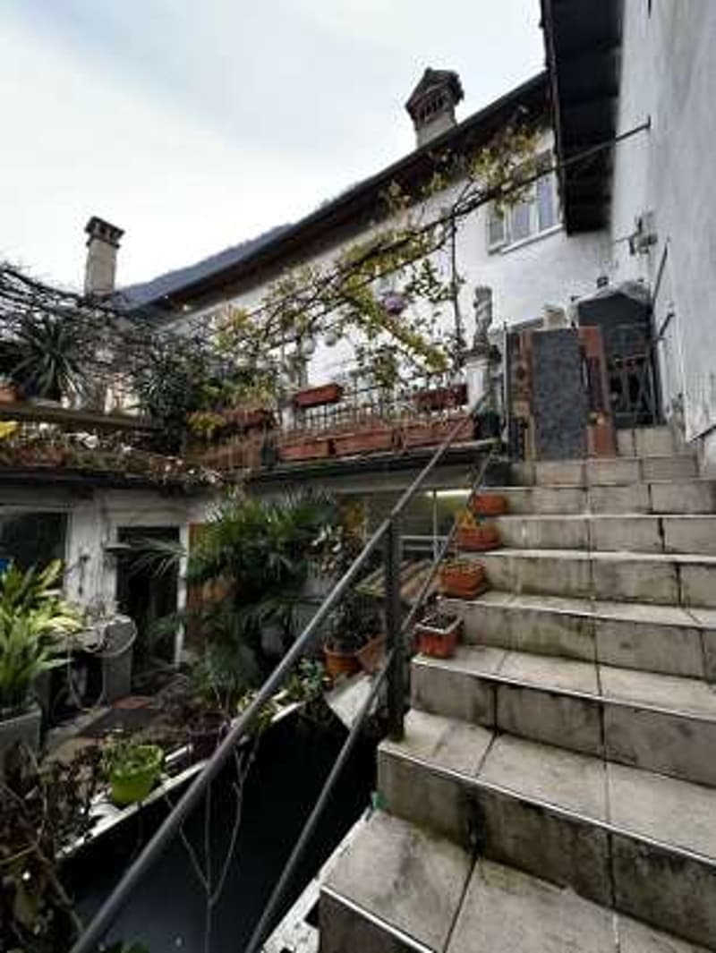 Capolago - Palazzina di nucleo da ristrutturare con corte privata, ter (4)