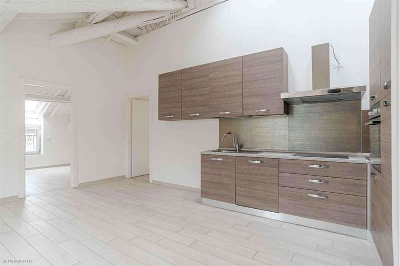 BALERNA | PALAZZINA COMPLETAMENTE RIATTATA - OTTIMA OPPORTUNITÀ A R (3)