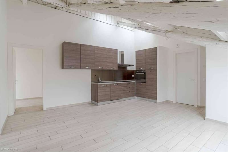 BALERNA | PALAZZINA COMPLETAMENTE RIATTATA - OTTIMA OPPORTUNITÀ A R (7)