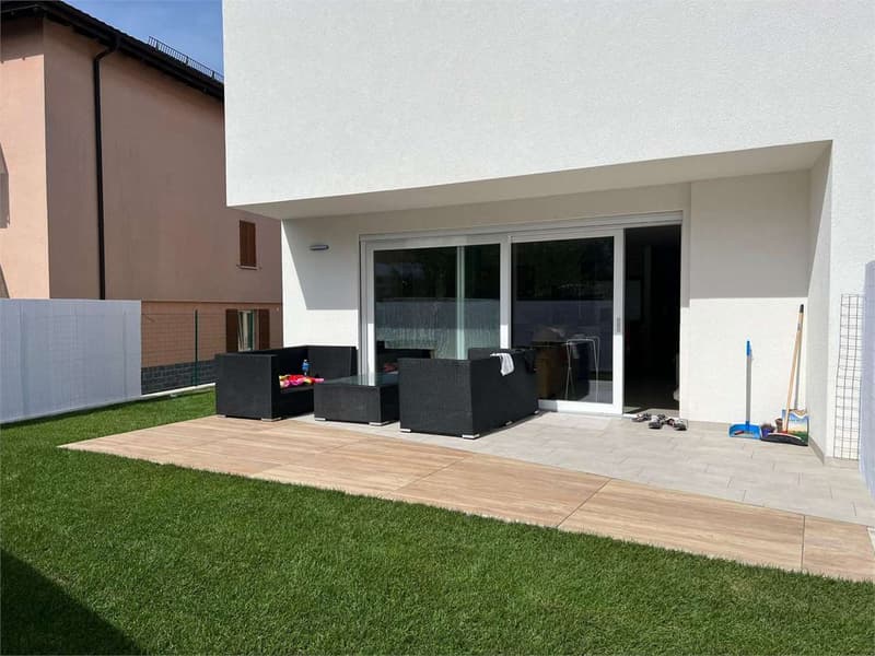 Villa contigua di nuova costruzione (2023) a Balerna - contesto esclus (1)