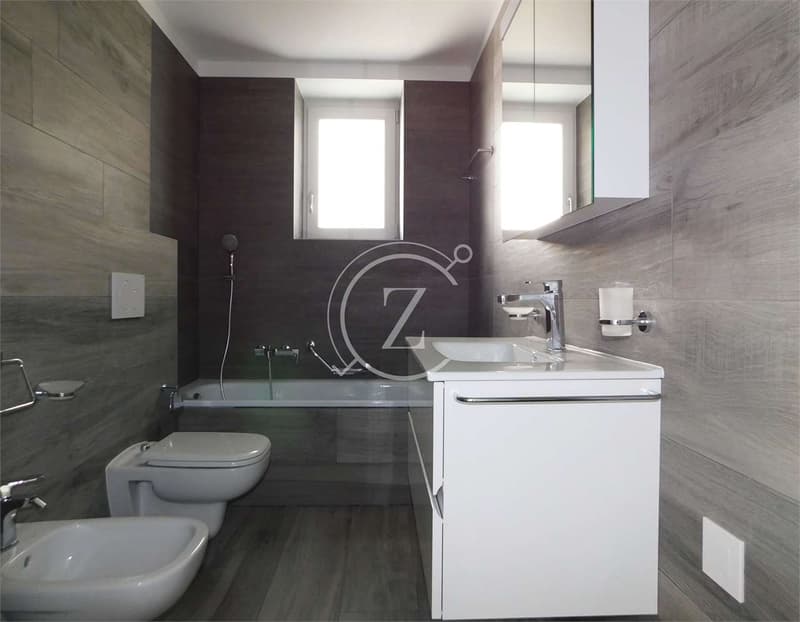 3.5 LOCALI CON VISTA LAGO, PISCINA E GIARDINO (7)