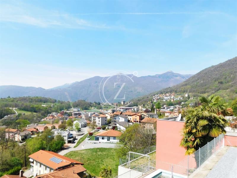 3.5 LOCALI CON VISTA LAGO, PISCINA E GIARDINO (3)