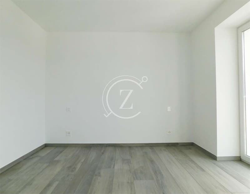 3.5 LOCALI CON VISTA LAGO, PISCINA E GIARDINO (6)