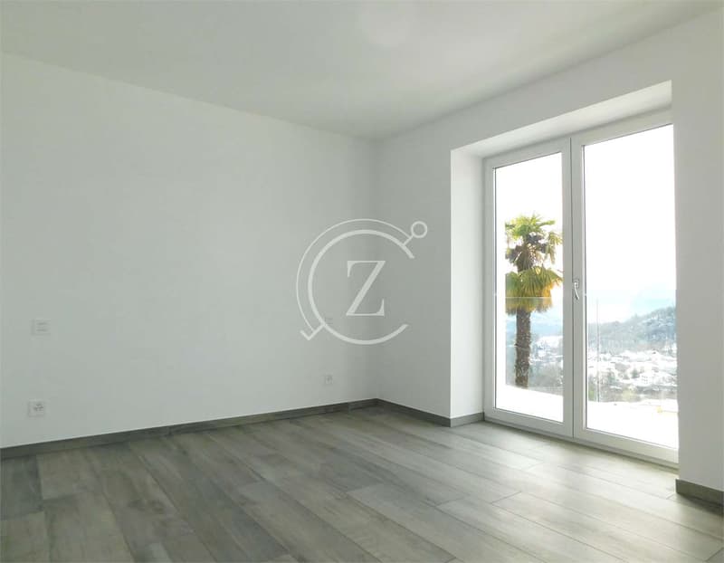 3.5 LOCALI CON VISTA LAGO, PISCINA E GIARDINO (8)