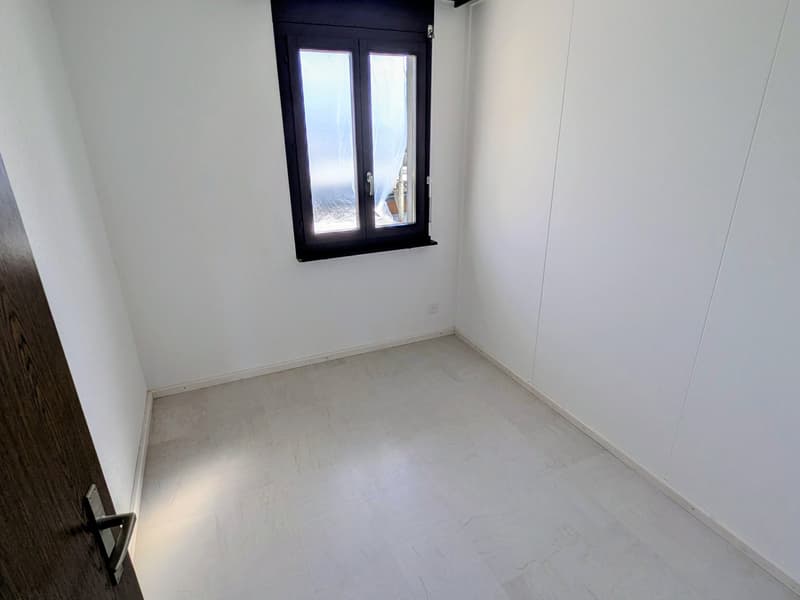 Appartement rénové de 4 pièces avec piscine/sauna communautaire et garage à Dotzigen (8)