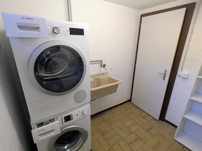 Appartement rénové de 4 pièces avec piscine/sauna communautaire et garage à Dotzigen (11)