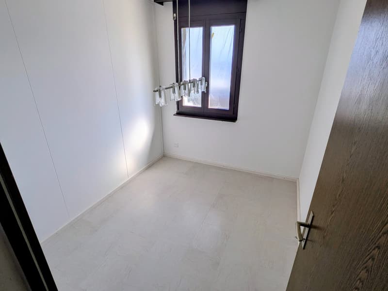 Appartement rénové de 4 pièces avec piscine/sauna communautaire et garage à Dotzigen (9)