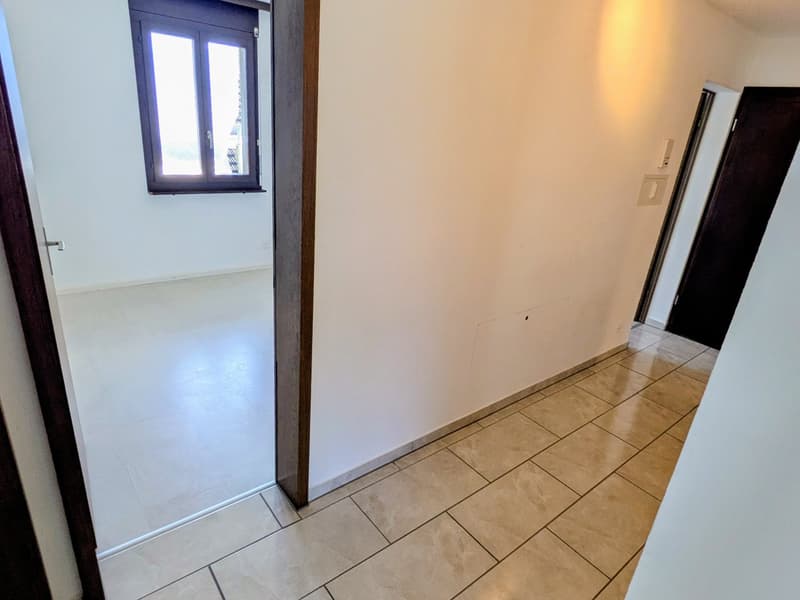 Charmante renovierte 4-Zimmer-Wohnung mit Gemeinschaftspool/Sauna und Garage in Dotzigen (12)