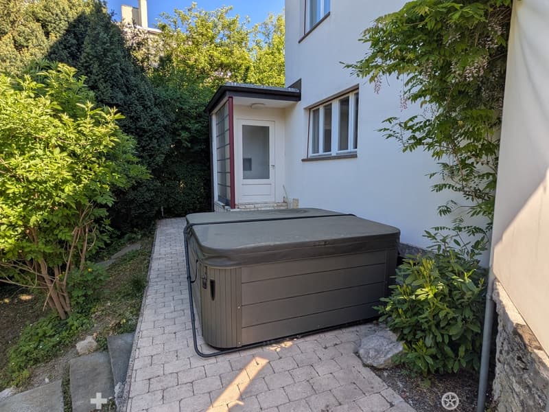 Charmantes Einfamilienhaus in Biel mit grossem Garten, Sauna und Whirlpool (5)