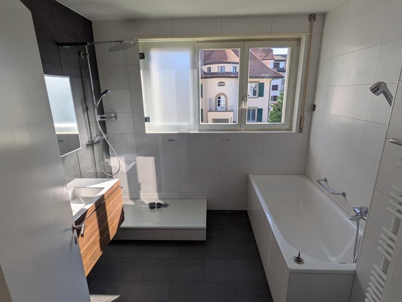 Charmantes Einfamilienhaus in Biel mit grossem Garten, Sauna und Whirlpool (10)