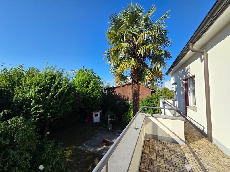 Charmantes Einfamilienhaus in Biel mit grossem Garten, Sauna und Whirlpool (1)