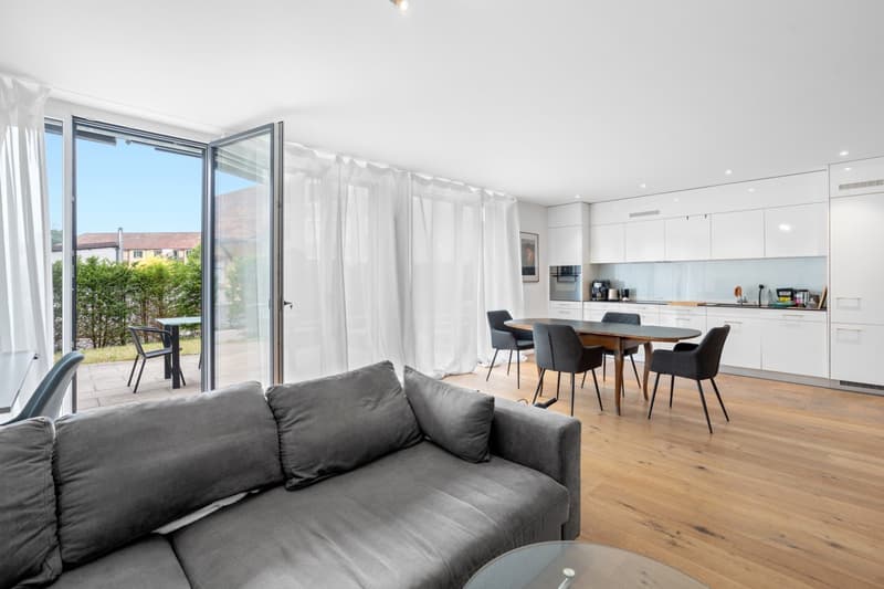 Garden apartment with lots of space and upscale finishes (2)