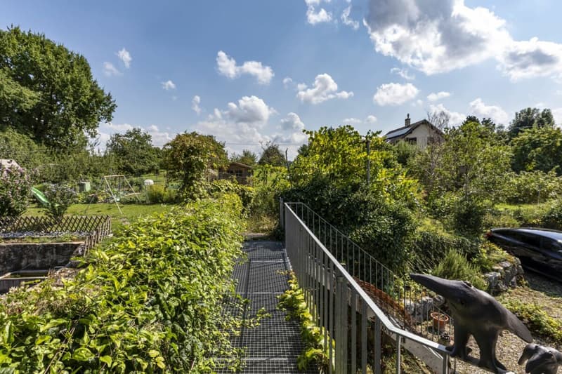 Magnificent building with 3 apartments in Forel (9)
