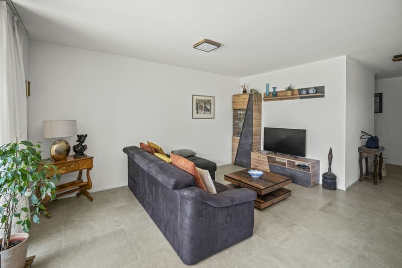 Schönes 2.5-Zimmer-Wohnung im 1. Stock mit freier Sicht (2)