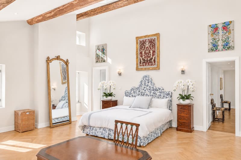 A beautiful renovated historic property in the heart of the village, just moments from Nyon (7)