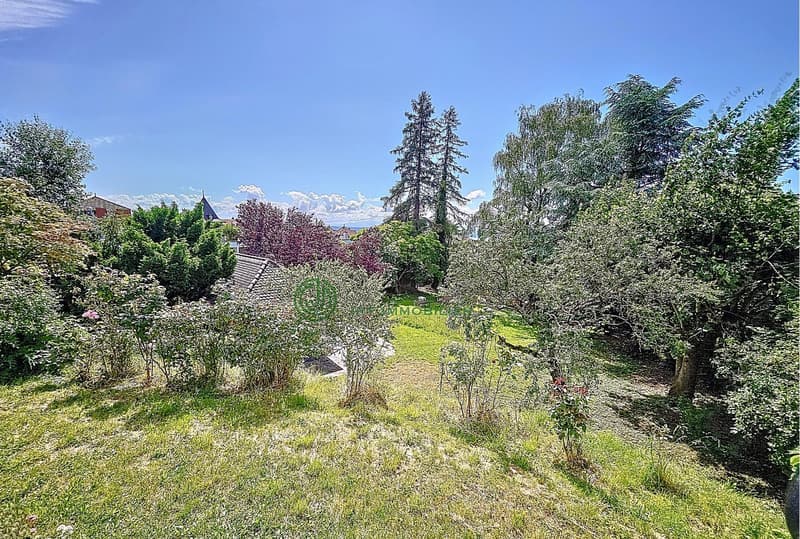 well-manicured lawn, trees, shrubs, view of houses and mountains