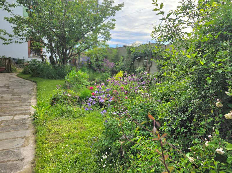 Cheyres: Casa affascinante nella vecchia stazione con un giardino molto carino (12)