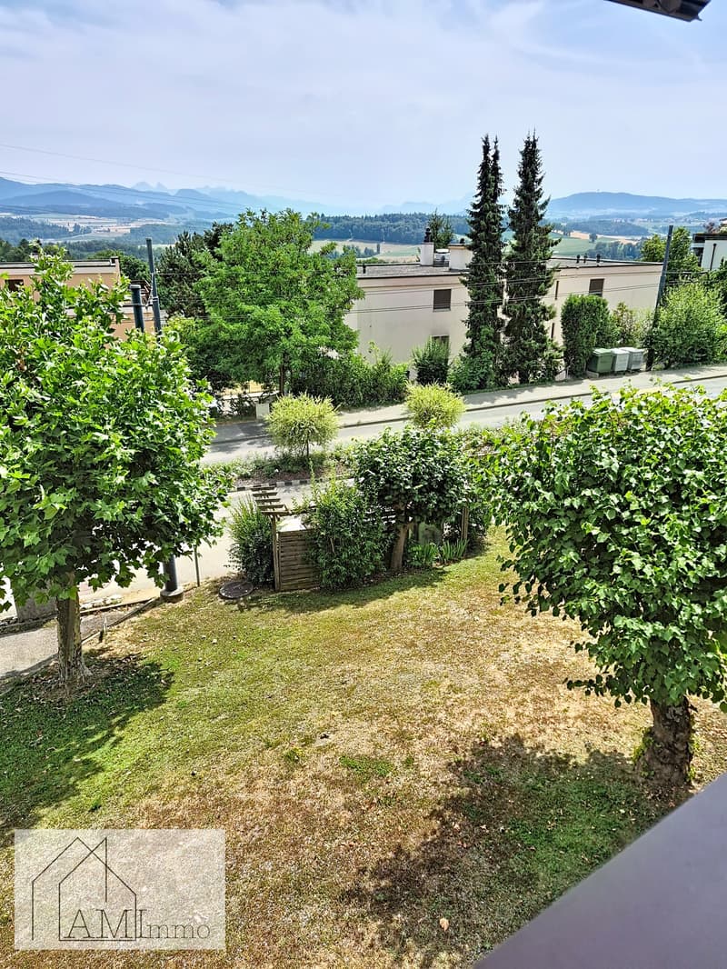 Angenehme 4.5-Zimmer-Wohnung mit Balkon in Villars-sur-Glâne (2)