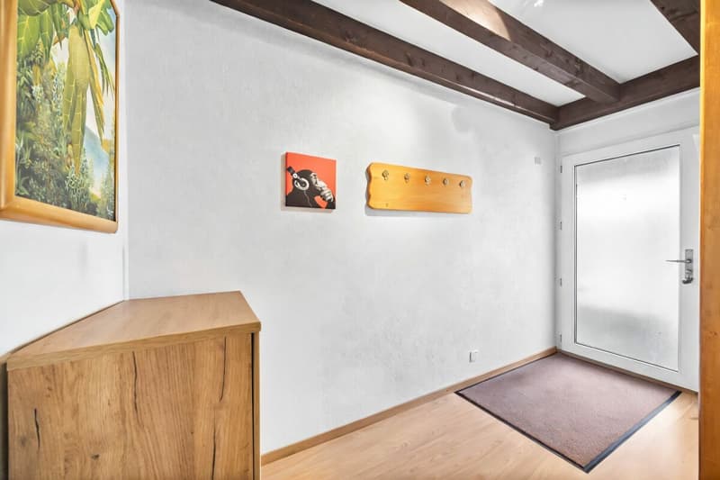Familienvilla mit Charakter und privatem Garten im Herzen von Echallens (8)