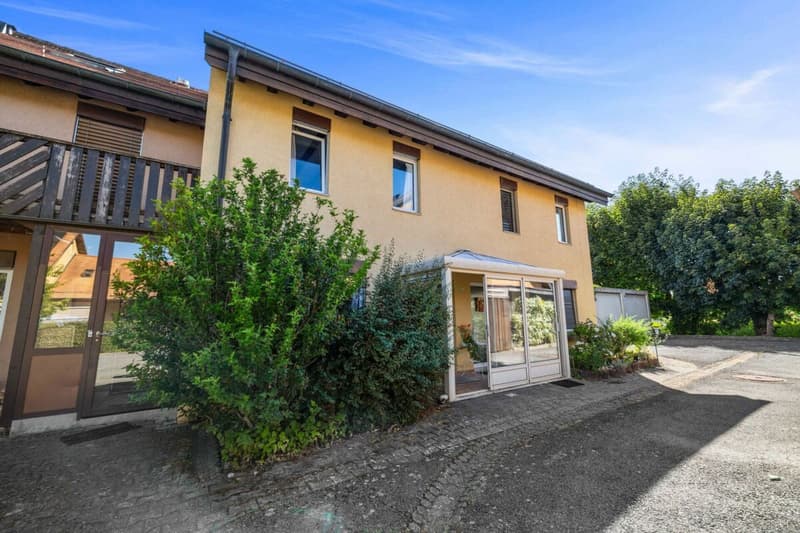 Familienvilla mit Charakter und privatem Garten im Herzen von Echallens (23)