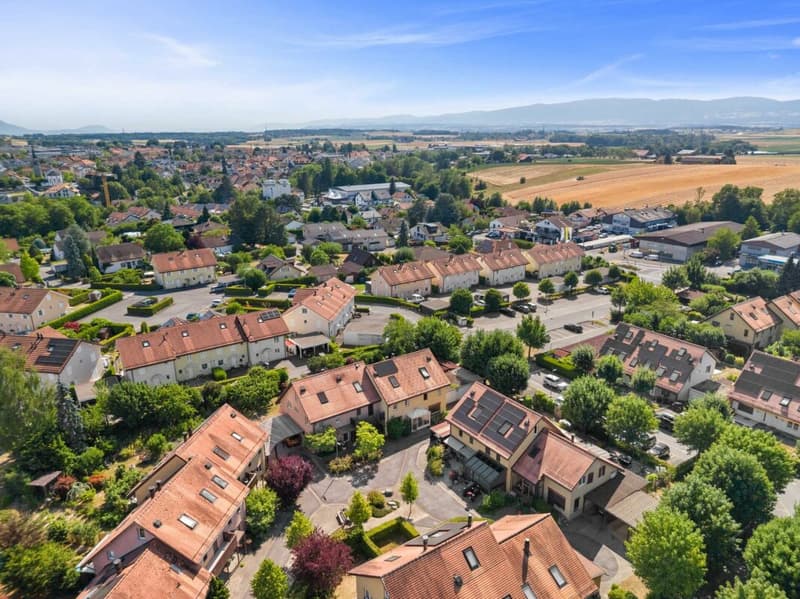 Familienvilla mit Charakter und privatem Garten im Herzen von Echallens (3)