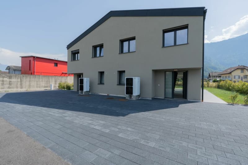 Collombey - Mitoyenne Villa mit Garten (4)