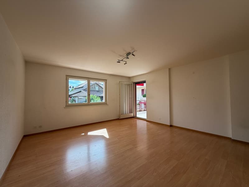 Charmantes 3,5-Zimmer-Wohnung - 1. Stock im Herzen von Givrins (4)