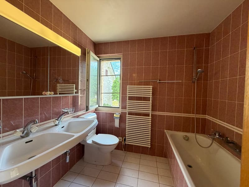 Charmantes 3,5-Zimmer-Wohnung - 1. Stock im Herzen von Givrins (7)