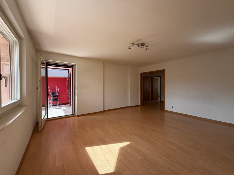Charmantes 3,5-Zimmer-Wohnung - 1. Stock im Herzen von Givrins (3)