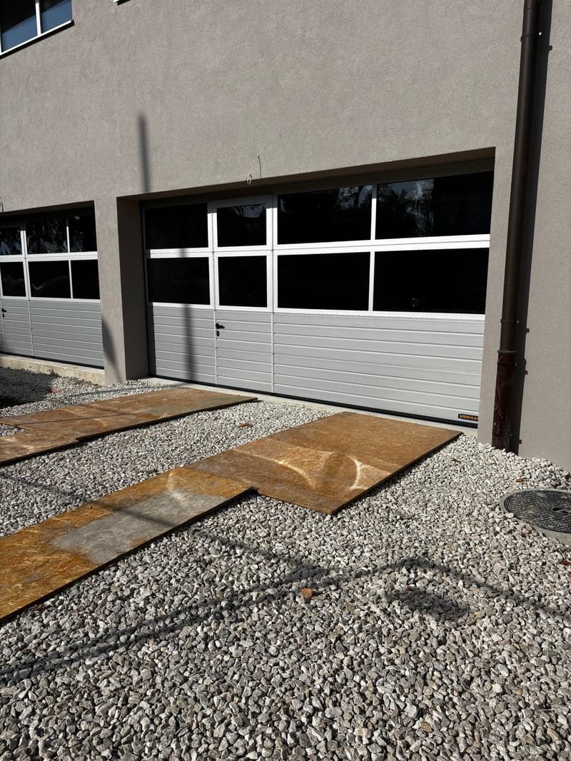 Surface artisanale/dépôt à louer au rez (1)
