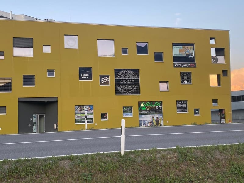 Local commercial moderne à louer – Collombey-Muraz (1)