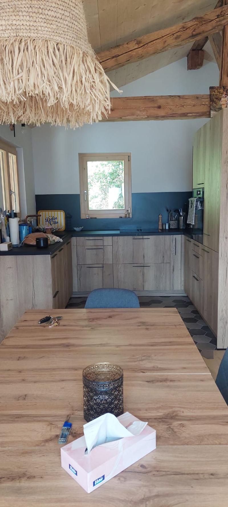 A louer à la saison petit chalet neuf meublé en dessus de Bruson (1)