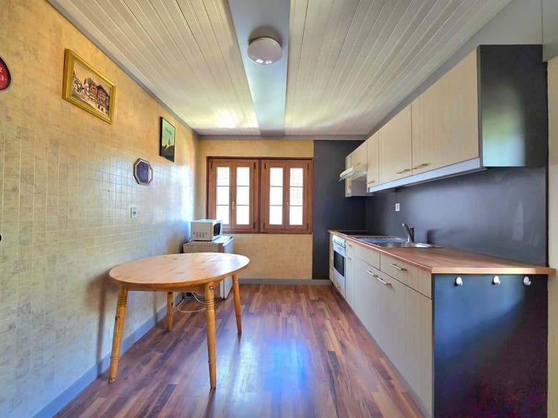 3.5-room apartment and commercial space with potential for conversion into a duplex in Euseigne (7)