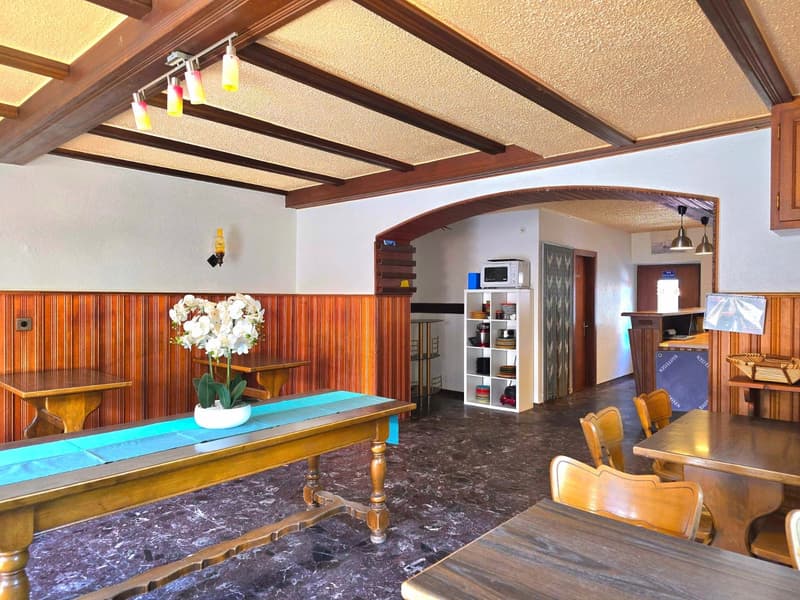 3.5-room apartment and commercial space with potential for conversion into a duplex in Euseigne (17)