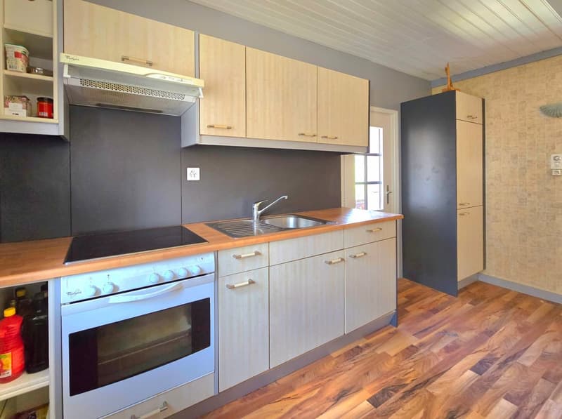 3.5-room apartment and commercial space with potential for conversion into a duplex in Euseigne (6)
