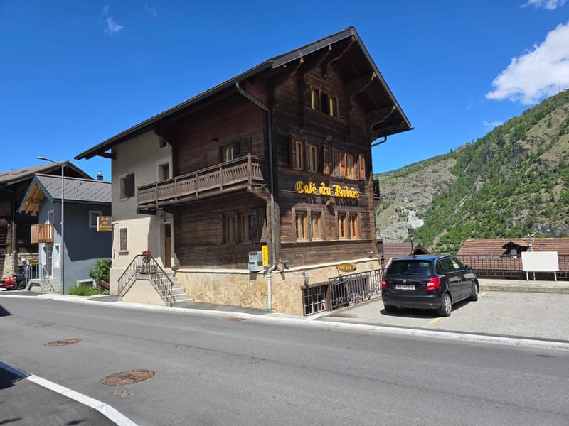 3.5-room apartment and commercial space with potential for conversion into a duplex in Euseigne (14)