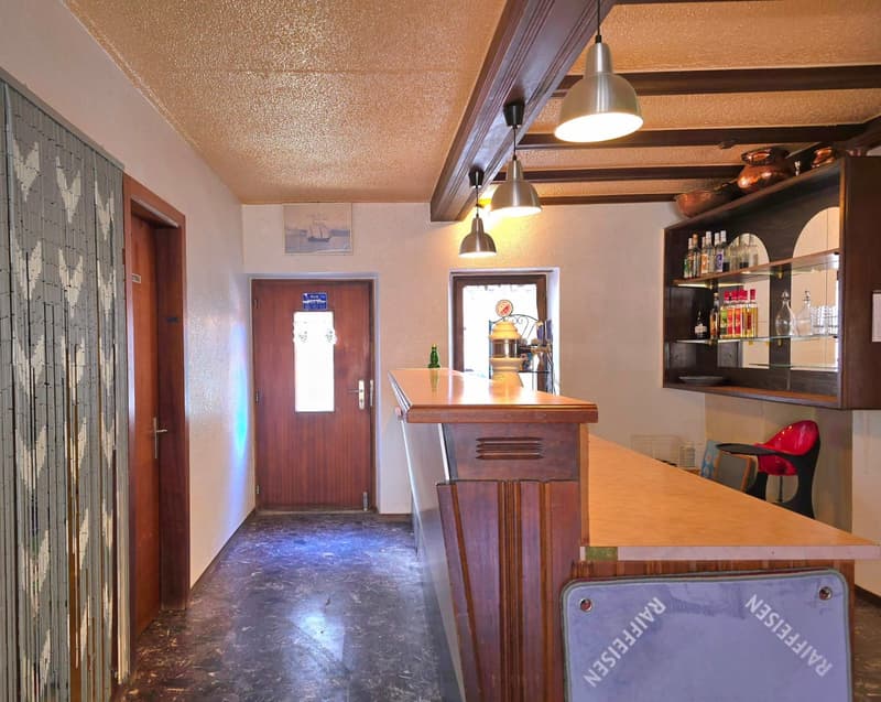 3.5-room apartment and commercial space with potential for conversion into a duplex in Euseigne (21)