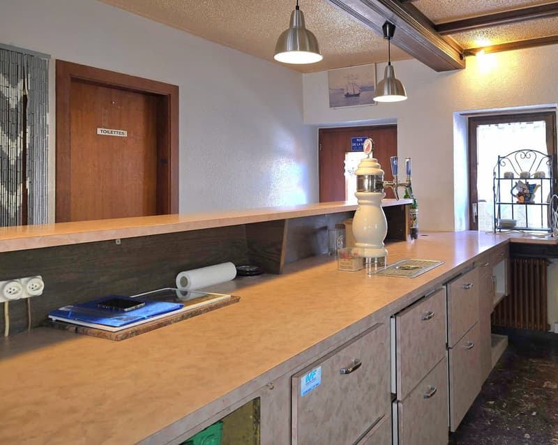 3.5-room apartment and commercial space with potential for conversion into a duplex in Euseigne (20)